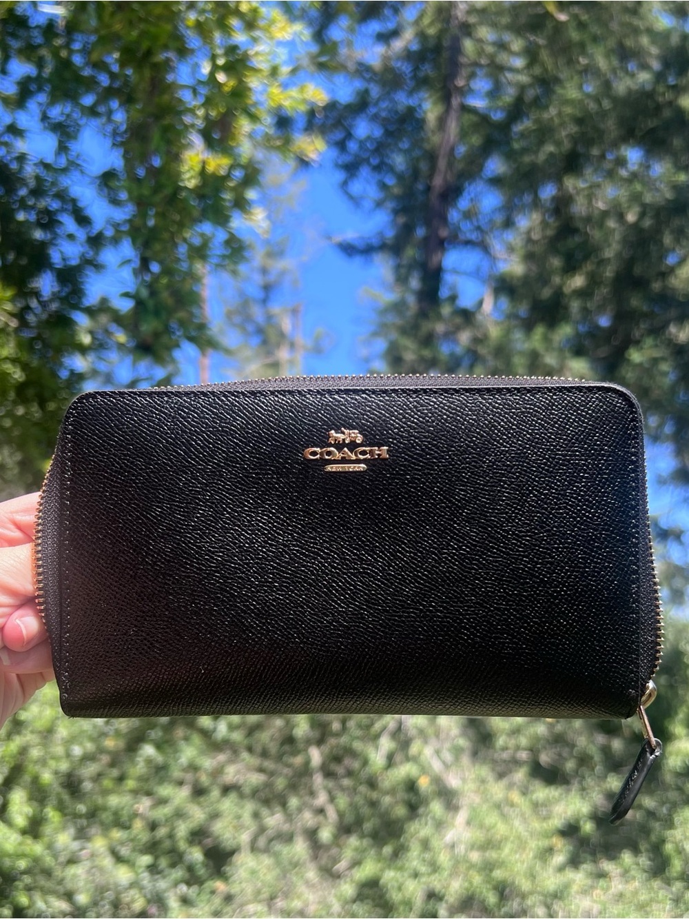 COACH Large Crossgrain Leather Travel Wallet Black with Gold Hardware AUTHENTIC